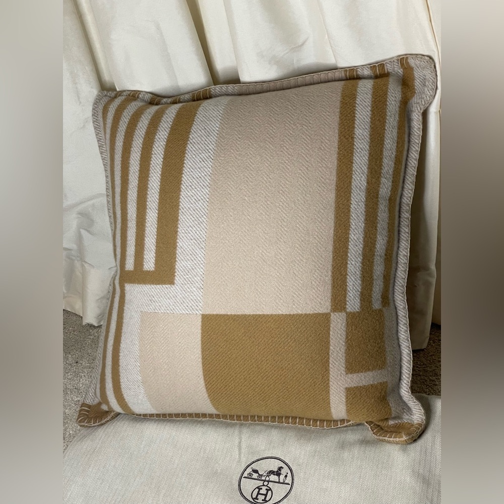 Hermes Ithaque Pillow With Dust bag NWT